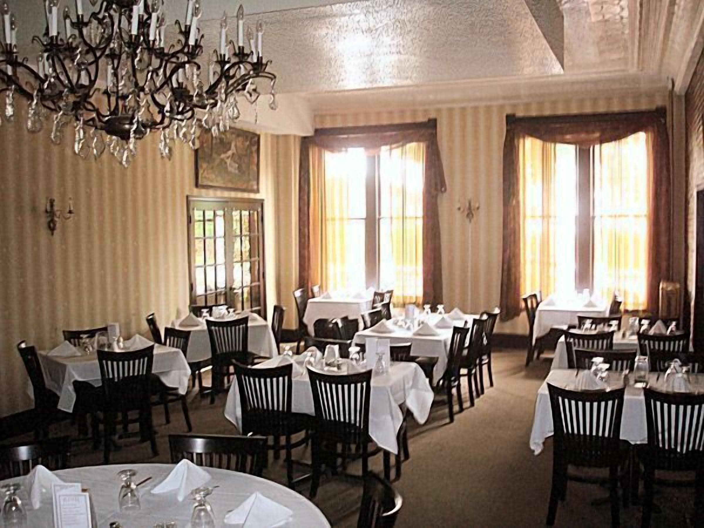 Lunch and dinner served