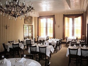 Déjeuner et dîner servis sur place