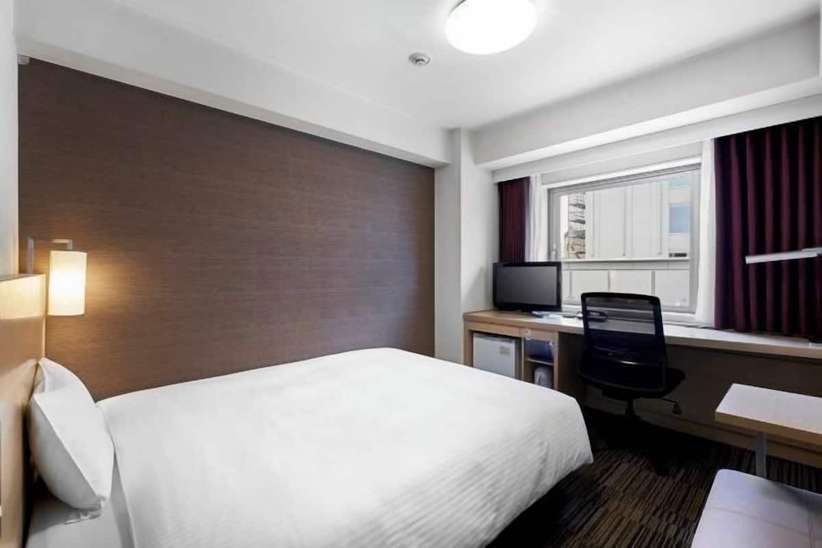 Down duvets, desk, soundproofing, iron/ironing board