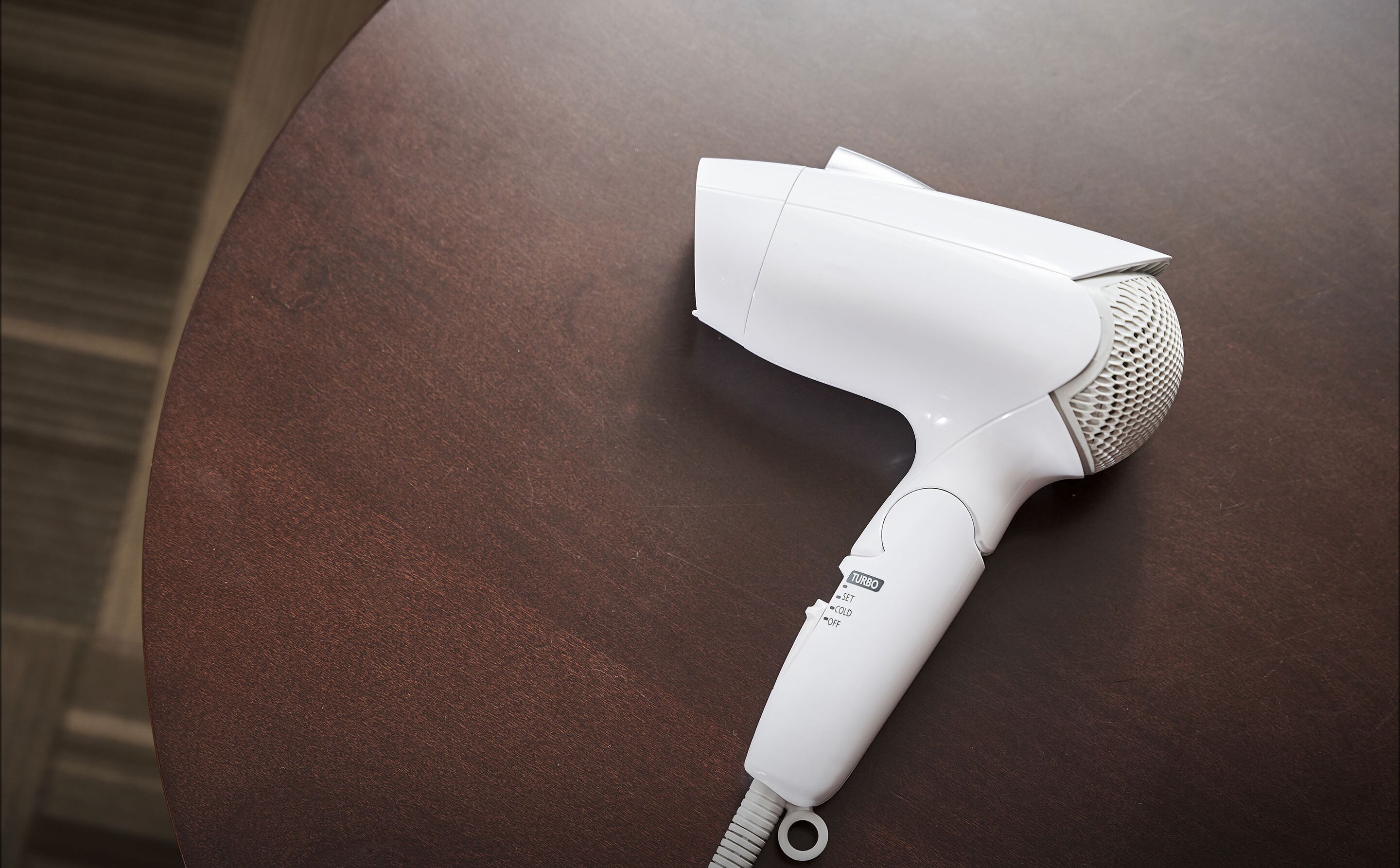 1 bedroom, down duvets, desk, soundproofing