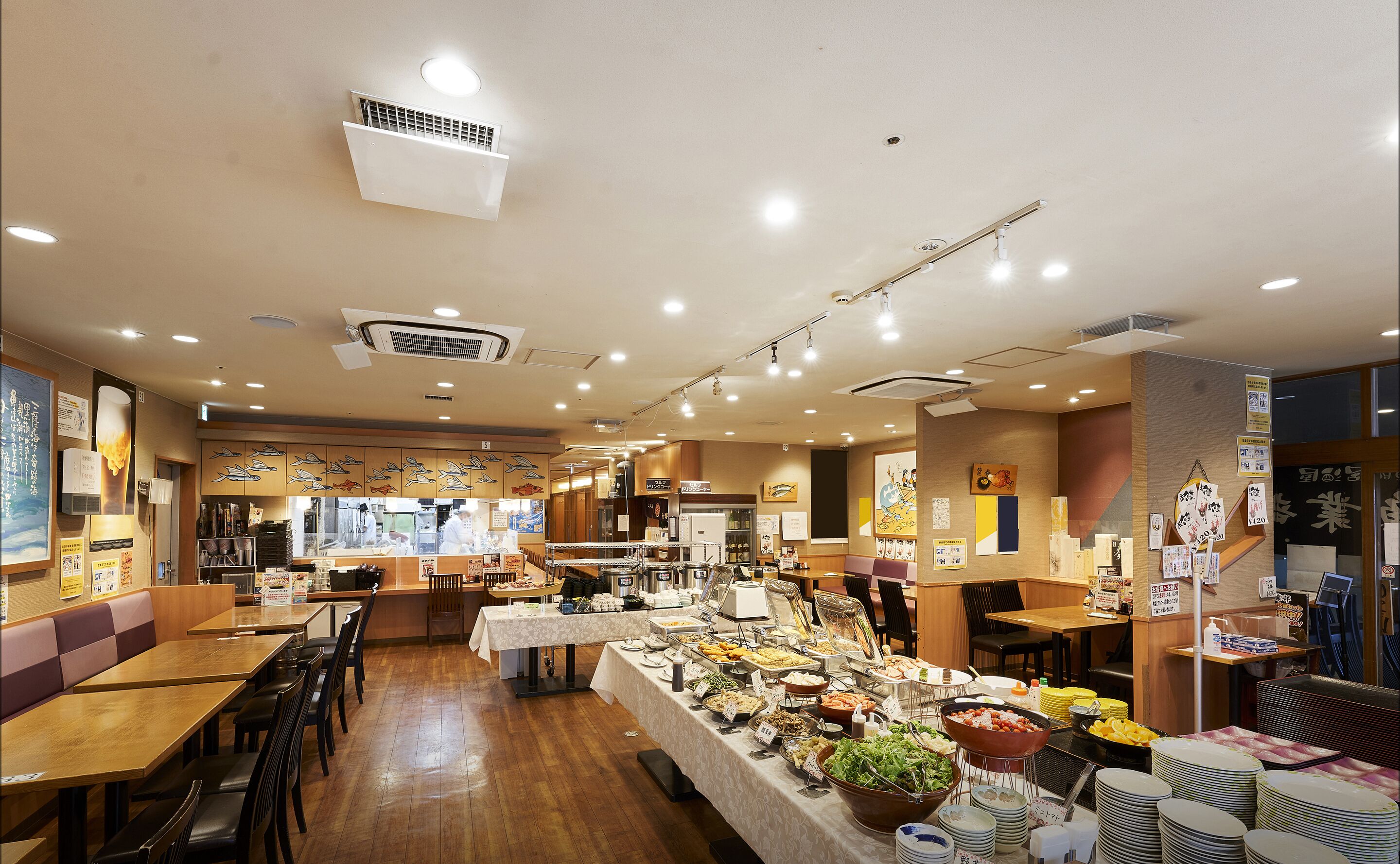 4 restaurants, breakfast served