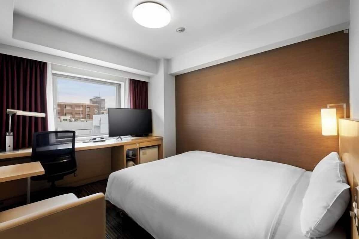 Down duvets, desk, soundproofing, iron/ironing board