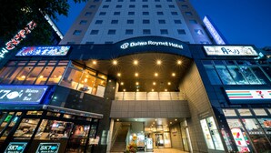 The Daiwa Roynet Hotel with a modern facade, a visible entrance, and a 7-Eleven store adjacent to it. - Daiwa Roynet Hotel Sendai (Sendai)