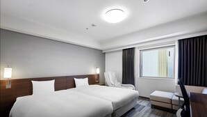A hotel room with two beds, a desk, a chair, and a window with curtains. - Daiwa Roynet Hotel Sendai (Sendai)