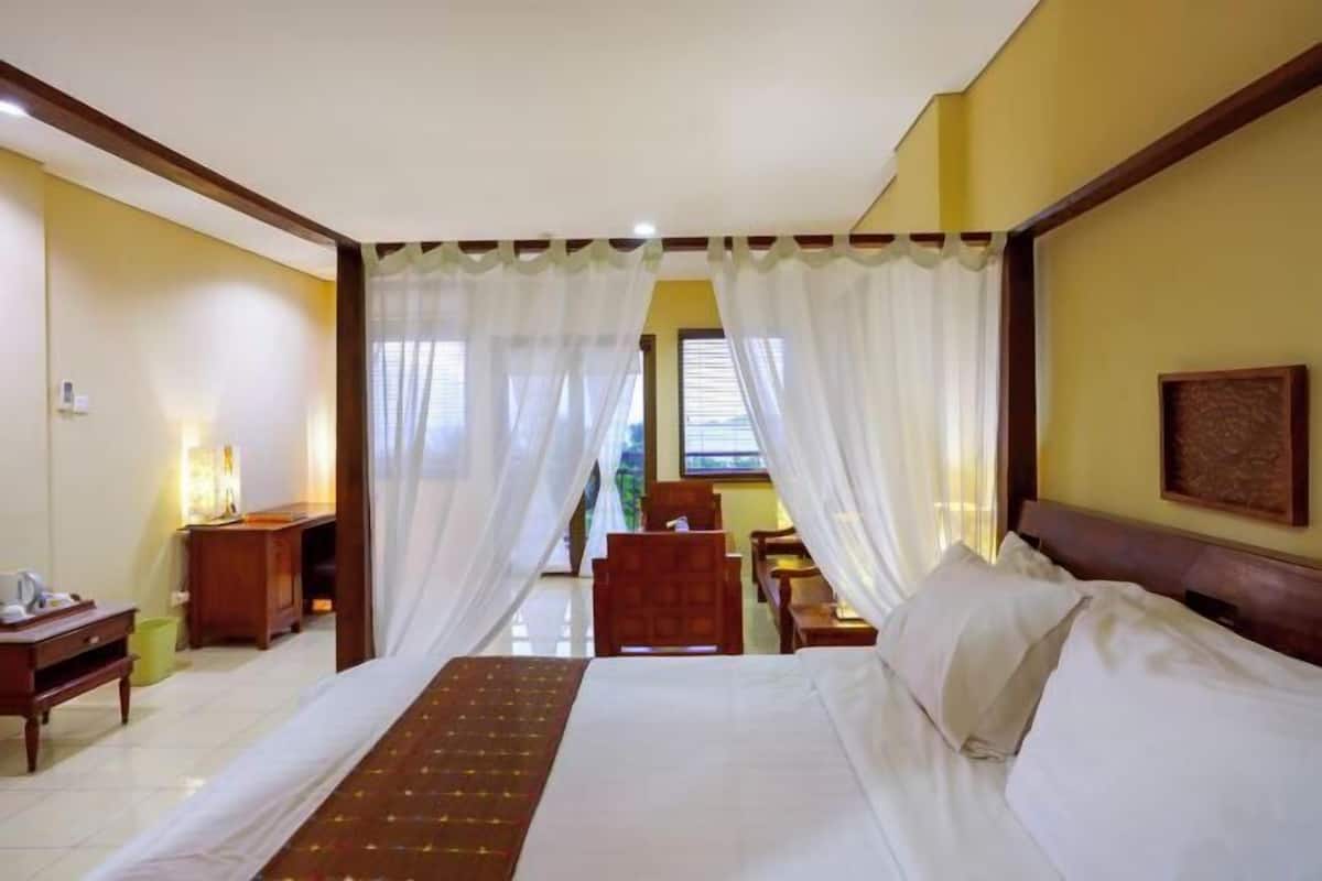 1 bedroom, premium bedding, minibar, in-room safe
