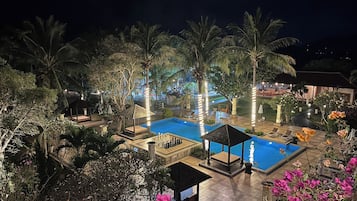 Outdoor pool, pool loungers