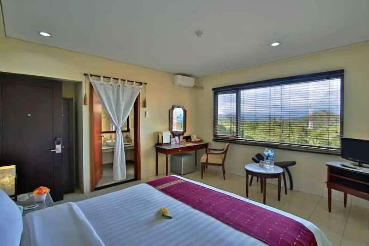 1 bedroom, premium bedding, minibar, in-room safe