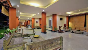 Coin salon dans le hall