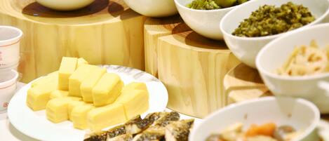 Daily buffet breakfast for a fee