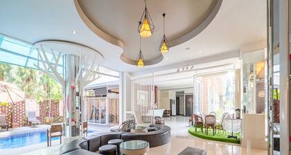 Dancenter Luxury Underwater World Pattaya