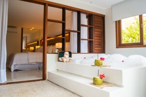 Suíte Premium Praia do Amor | In-room safe, blackout drapes, free WiFi, bed sheets