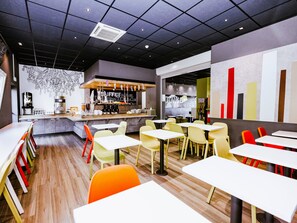 Daily continental breakfast for a fee - ibis budget Luxembourg Aéroport (Niederanven)