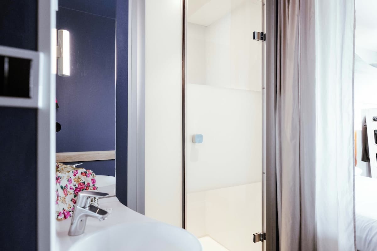 hydromassage showerhead, eco-friendly toiletries, towels, soap