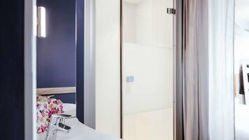 Standardzimmer, Mehrere Betten | Select-Comfort-Betten, Schreibtisch, laptopgeeigneter Arbeitsplatz