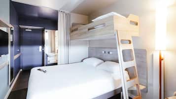 Standardzimmer, Mehrere Betten | Select-Comfort-Betten, Schreibtisch, laptopgeeigneter Arbeitsplatz