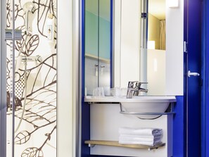 Select Comfort beds, desk, laptop workspace, soundproofing - ibis budget Luxembourg Aéroport (Niederanven)