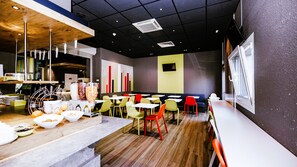 Daily continental breakfast for a fee - ibis budget Luxembourg Aéroport (Niederanven)