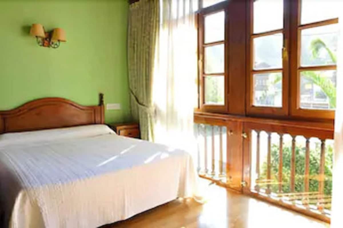 double room | free wifi, bed sheets