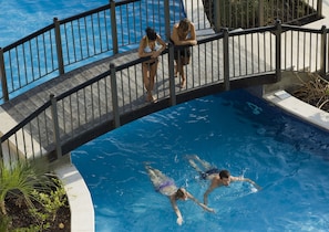 4 Außenpools, Sonnenschirme, Liegestühle