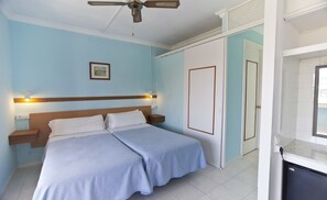 In-room safe, desk, blackout drapes, free cribs/infant beds - Cala Bona & Mar Blava Hotels (Ciutadella de Menorca)