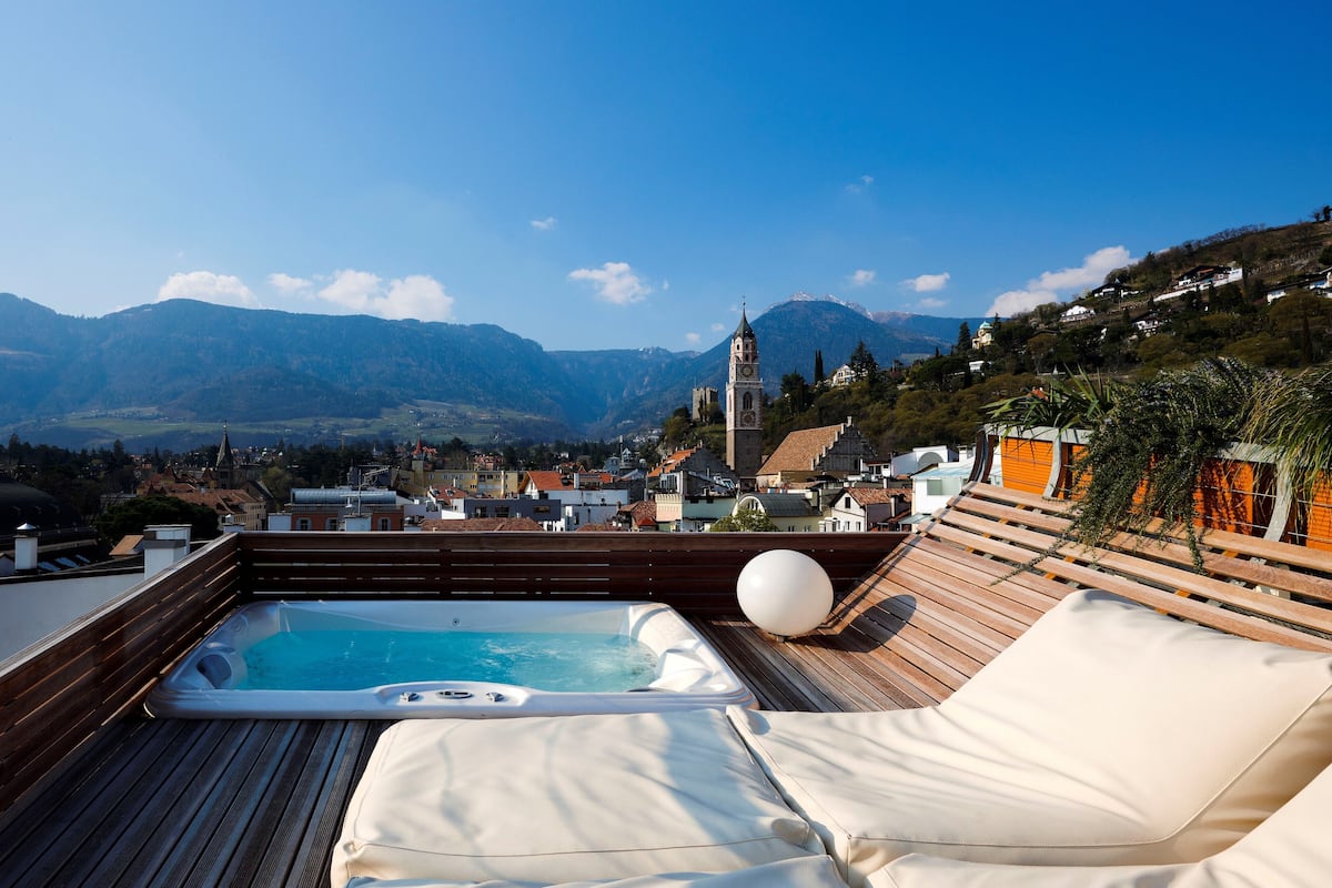 Loft with roof top Hot Tub (Paradise Loft) | Literie hypoallergénique, couette en duvet d'oie, matelas Select Comfort