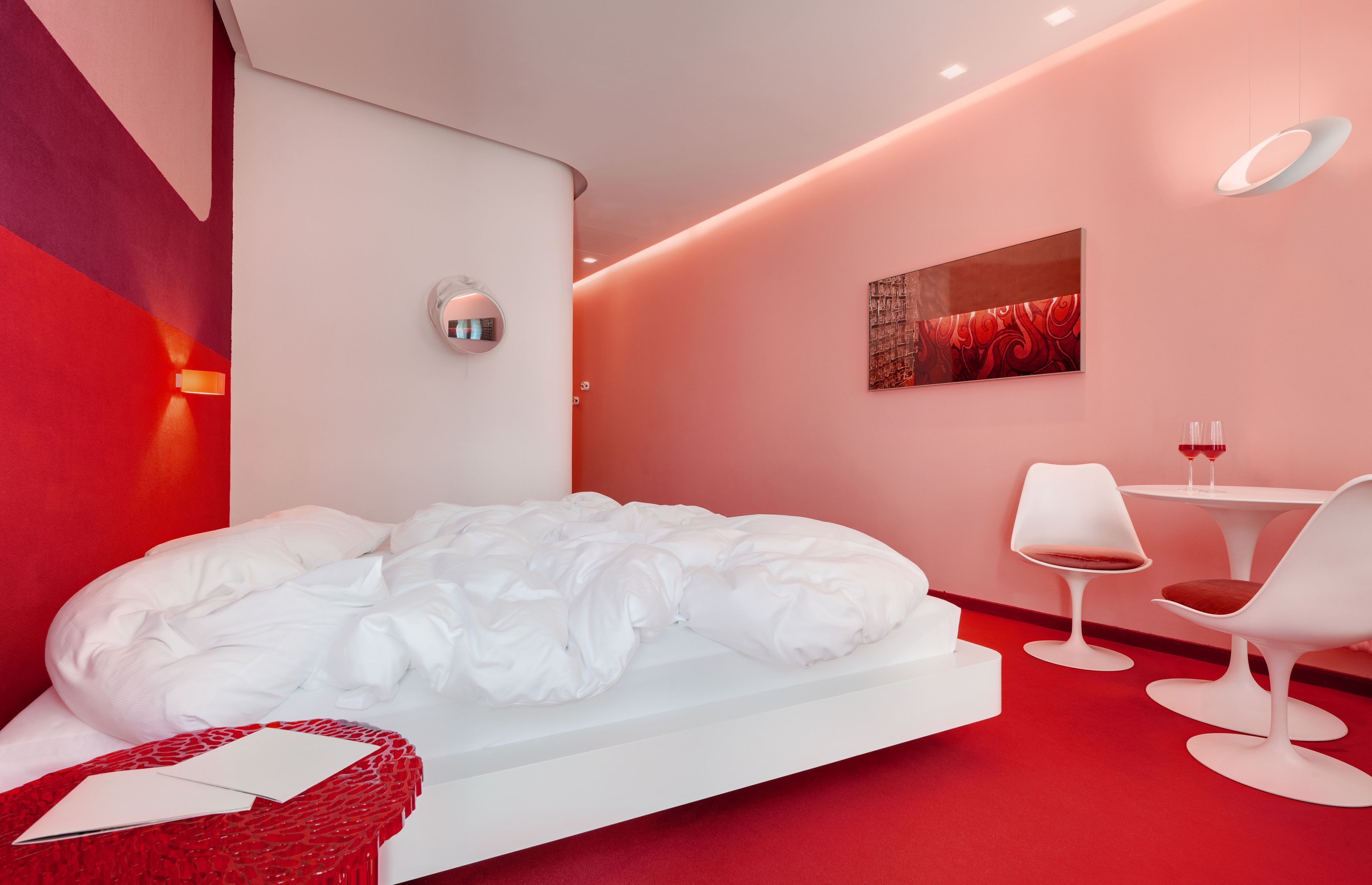 Hypo-allergenic bedding, down duvets, Select Comfort beds, minibar