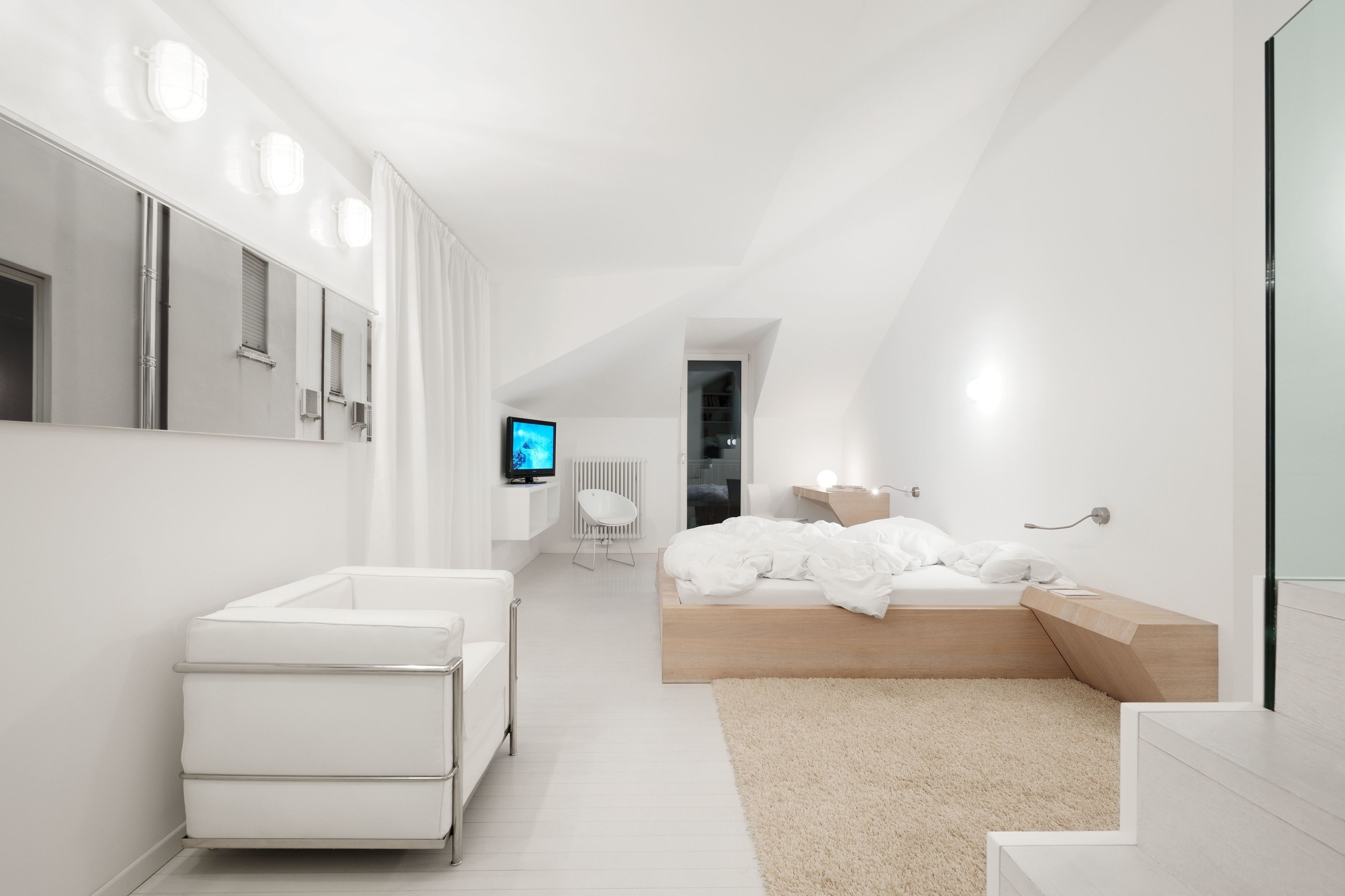 Hypo-allergenic bedding, down duvets, Select Comfort beds, minibar