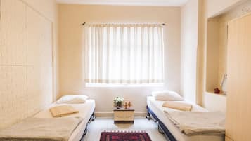 Triple Room | Pillow-top beds, in-room safe, desk, soundproofing