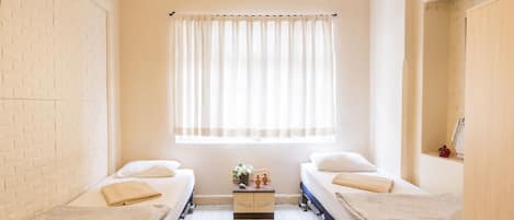 Triple Room | Pillowtop beds, in-room safe, desk, soundproofing