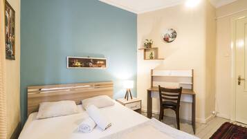 Double Room | Pillowtop beds, in-room safe, desk, soundproofing