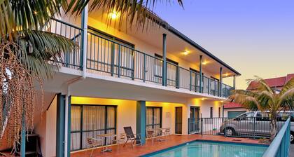 Academy at Botany Motor Inn