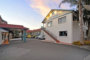 Front of property - Academy at Botany Motor Inn (Auckland)