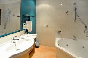 Standaard studio, bubbelbad | Badkamer | Gratis toiletartikelen, een haardroger, handdoeken