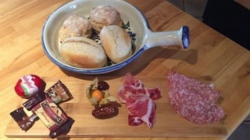 Petit-déjeuner complet compris tous les jours