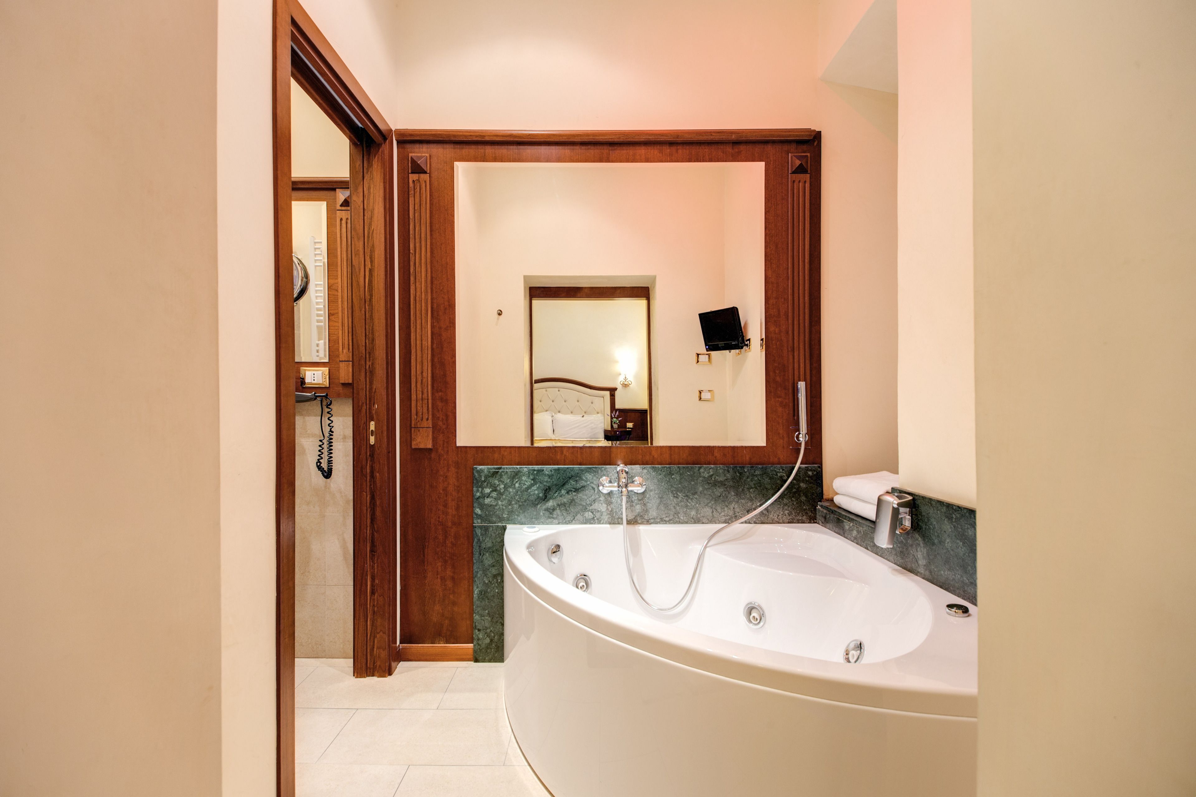 Suite | Bathroom | Hair dryer, towels