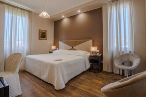 In-room safe, desk, free WiFi