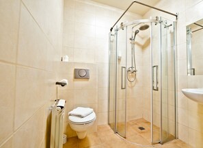 Dusche, Regendusche, Haartrockner, Handtücher