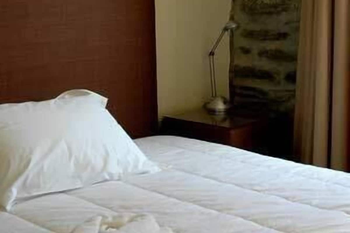 Tweepersoonskamer | Een bureau, extra bedden, gratis wifi