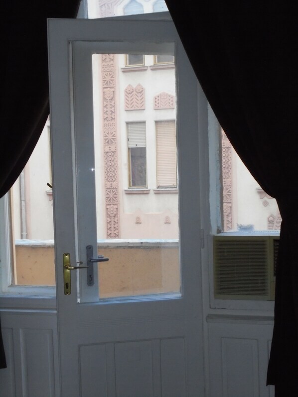 Xlarge Apartment Wesselenyi utca 18 | Terrace/patio - Liechtenstein Apartments (Budapest)