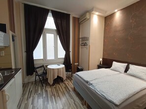 In-room safe, cots/infant beds, free WiFi, bed sheets - Liechtenstein Apartments (Budapest)