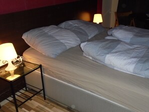 In-room safe, cots/infant beds, free WiFi, bed sheets - Liechtenstein Apartments (Budapest)