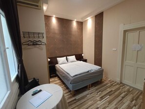 In-room safe, cots/infant beds, free WiFi, bed sheets - Liechtenstein Apartments (Budapest)