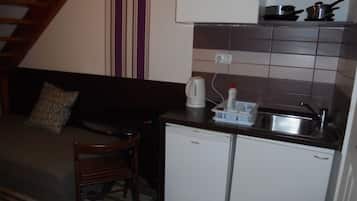 Fridge, microwave, coffee/tea maker, cookware/dishes/utensils