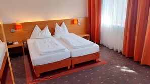 Premium bedding, pillowtop beds, in-room safe, desk - Hotel Fabrik (Vienna)