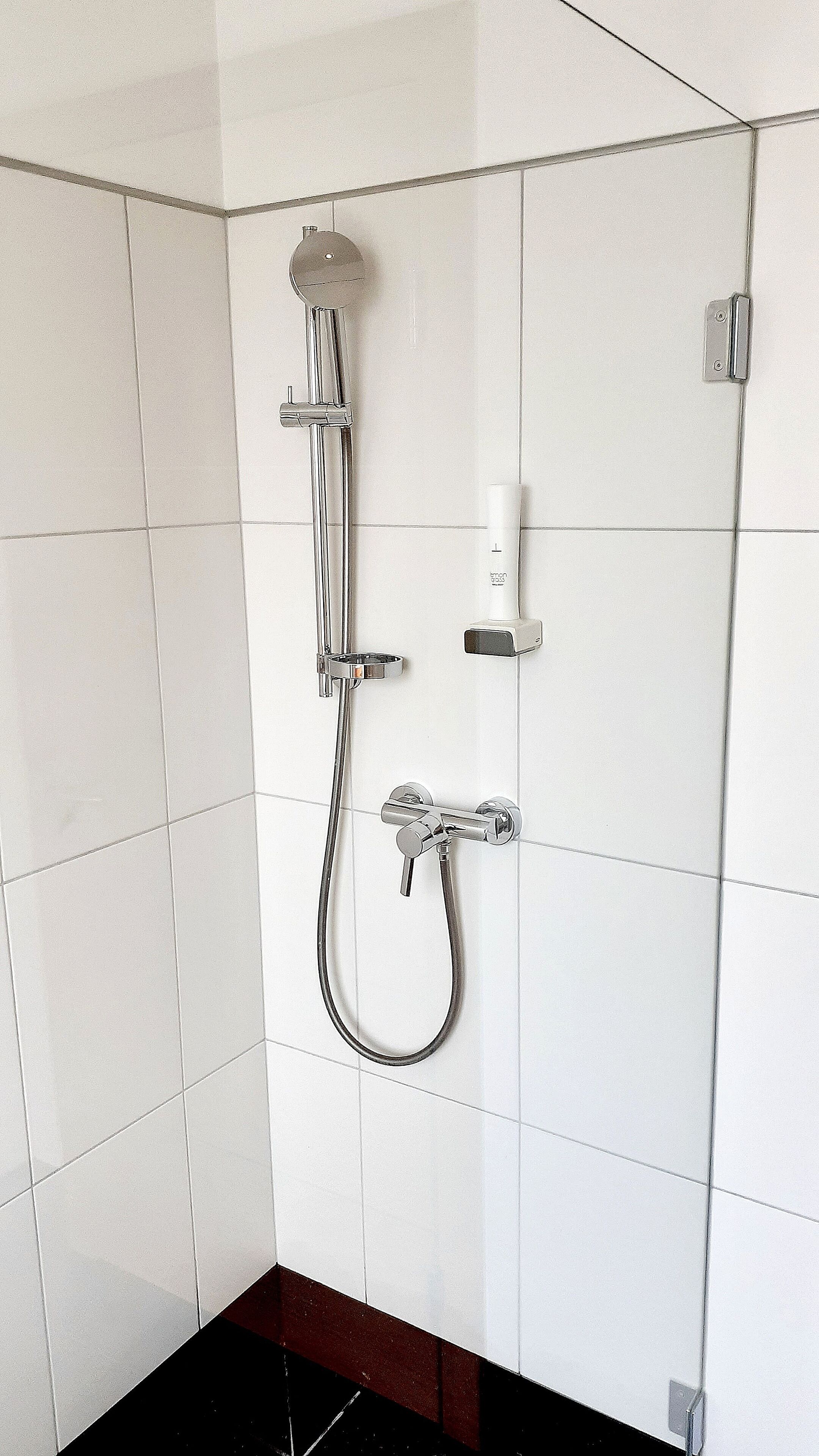 shower, free toiletries, towels