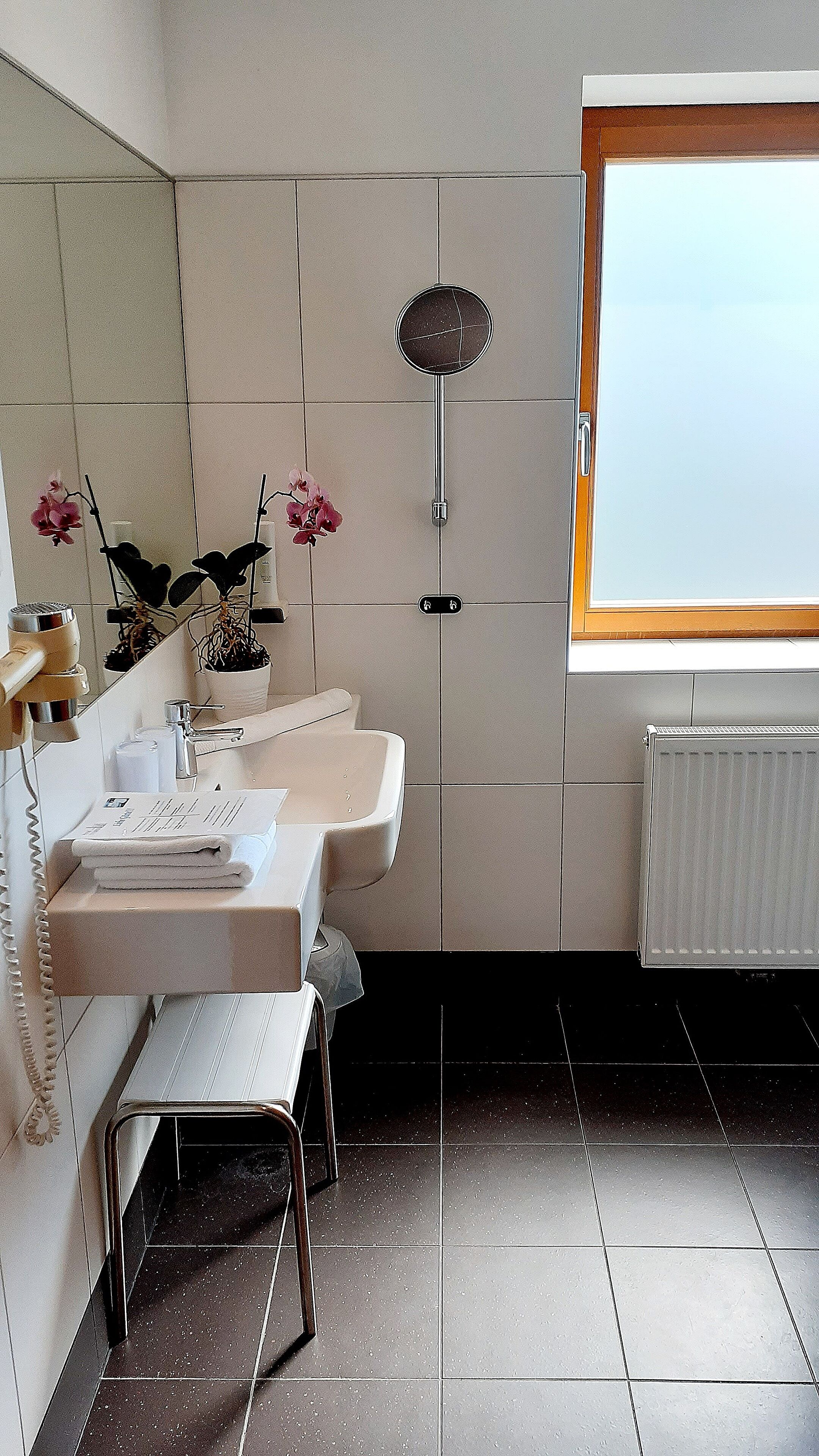 shower, free toiletries, towels