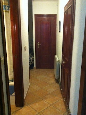Family Room, Private Bathroom | Hallway