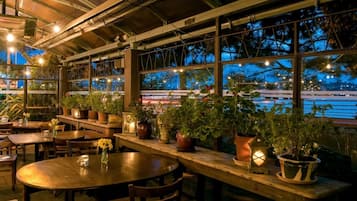 Lunch and dinner served, al fresco dining