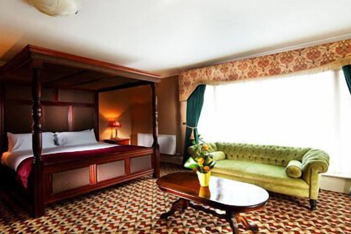 1 bedroom, in-room safe, desk, iron/ironing board