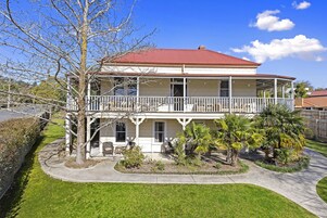 Fachada da propriedade